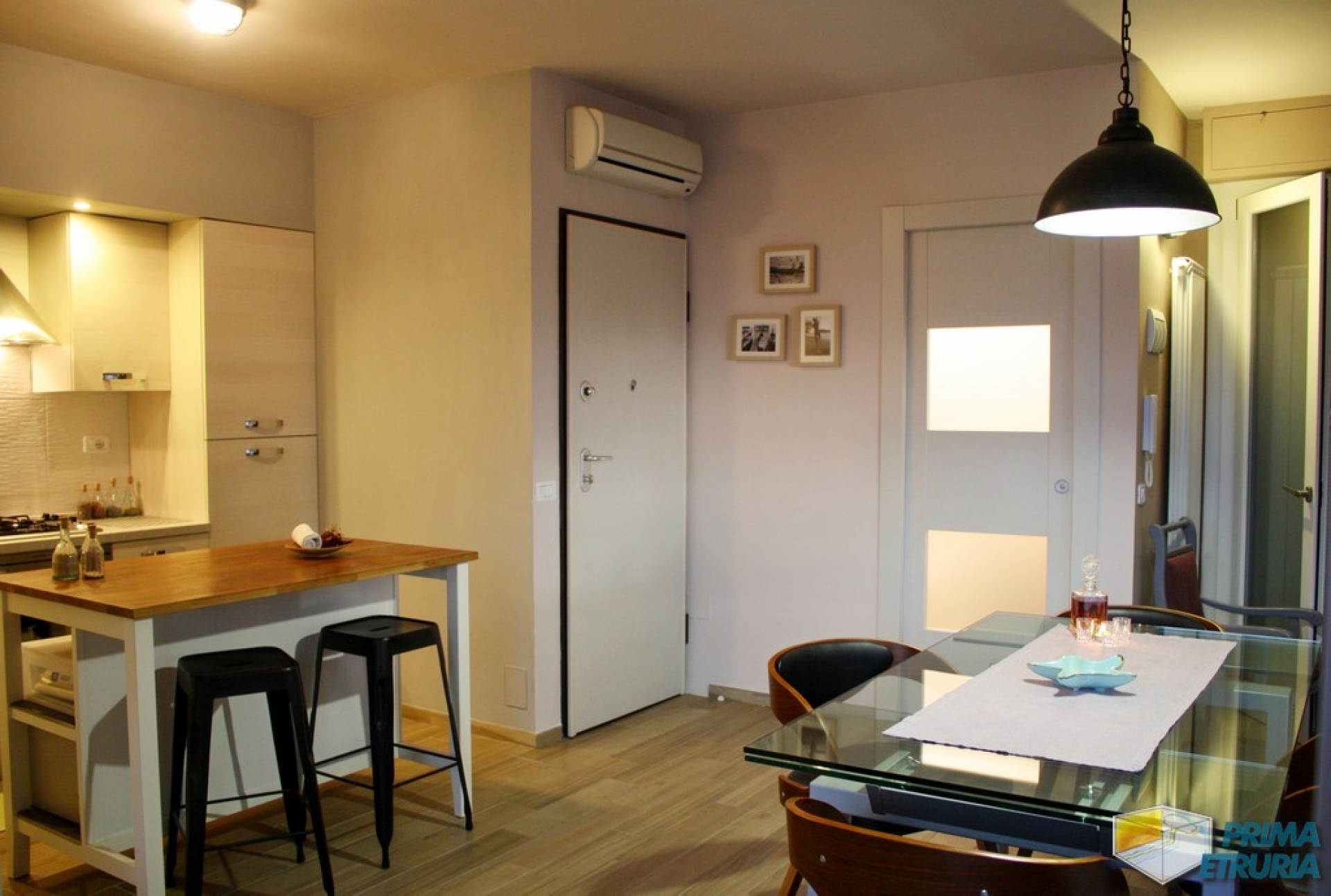 VENDESI APPARTAMENTO VISTA MARE - ZONA CENTRALE -