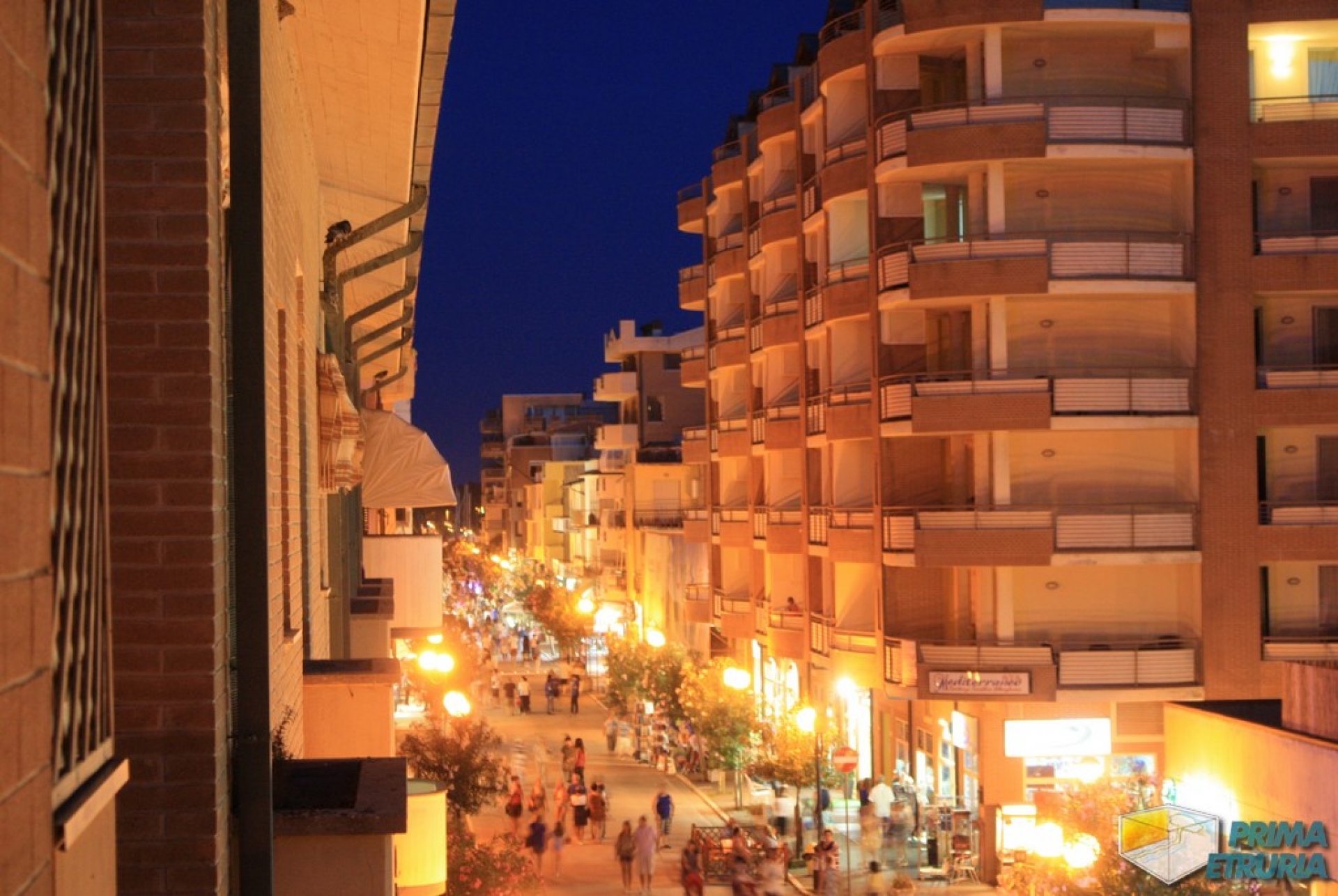 VENDESI APPARTAMENTO VISTA MARE - ZONA CENTRALE -