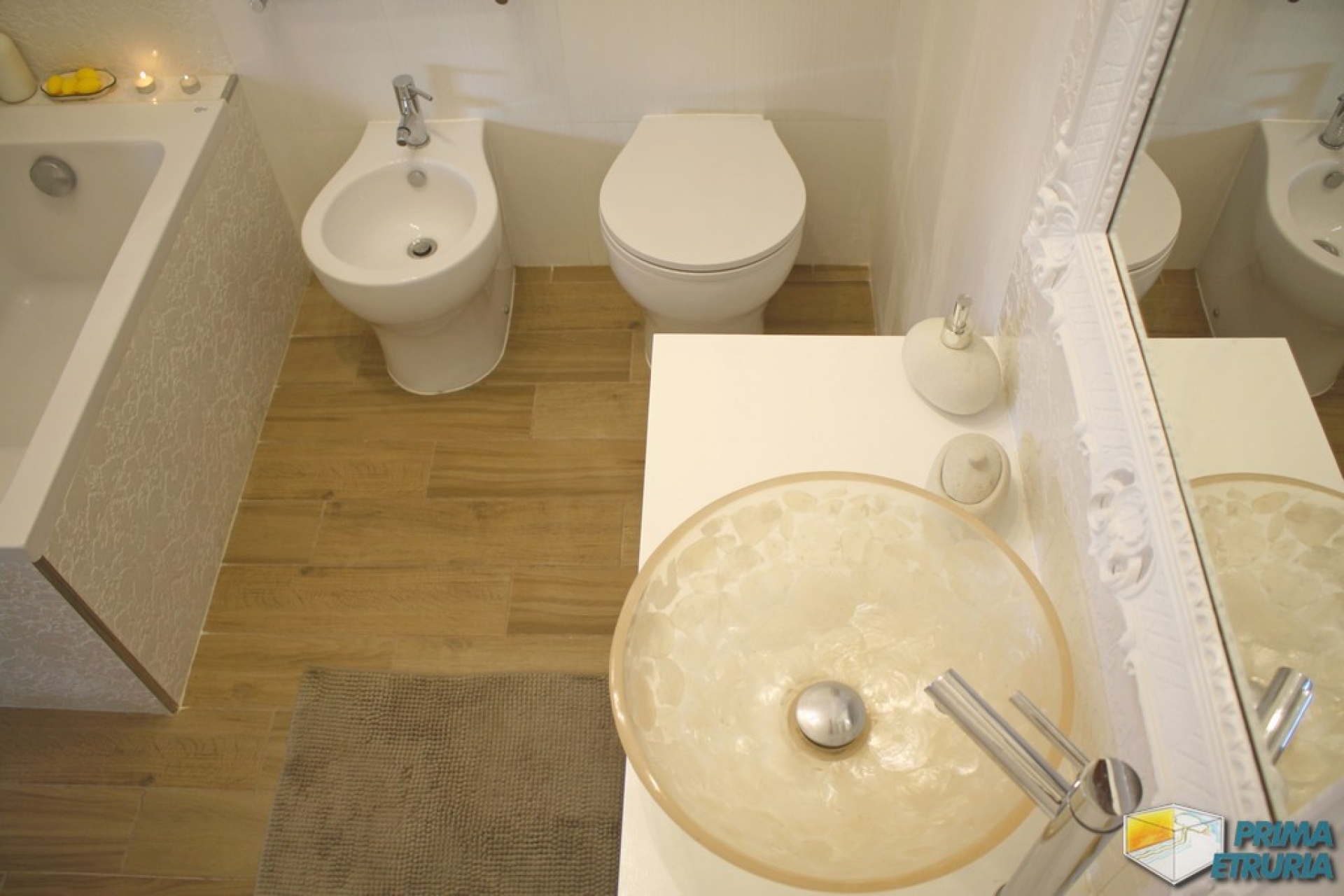 VENDESI APPARTAMENTO VISTA MARE - ZONA CENTRALE -