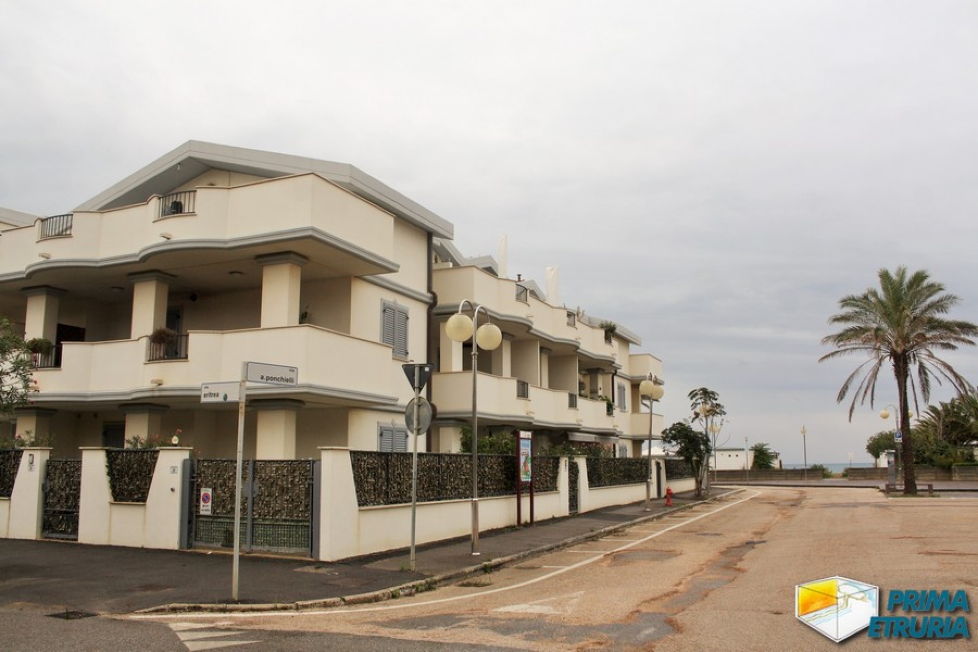 VENDESI ATTICO VISTA MARE - ZONA ROSMARINA -