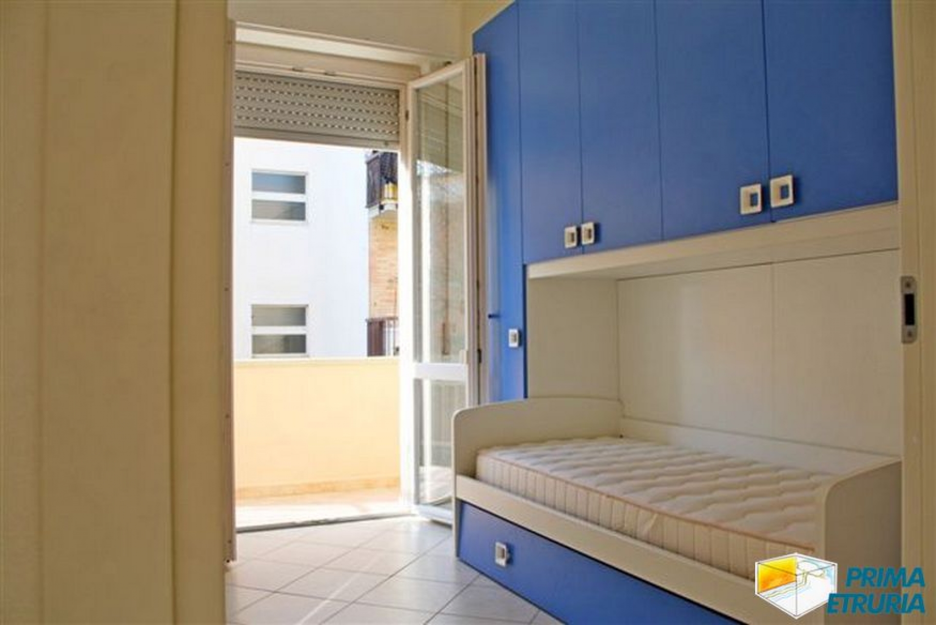 VENDESI TRILOCALE RISTRUTTURATO - ZONA CENTRO -