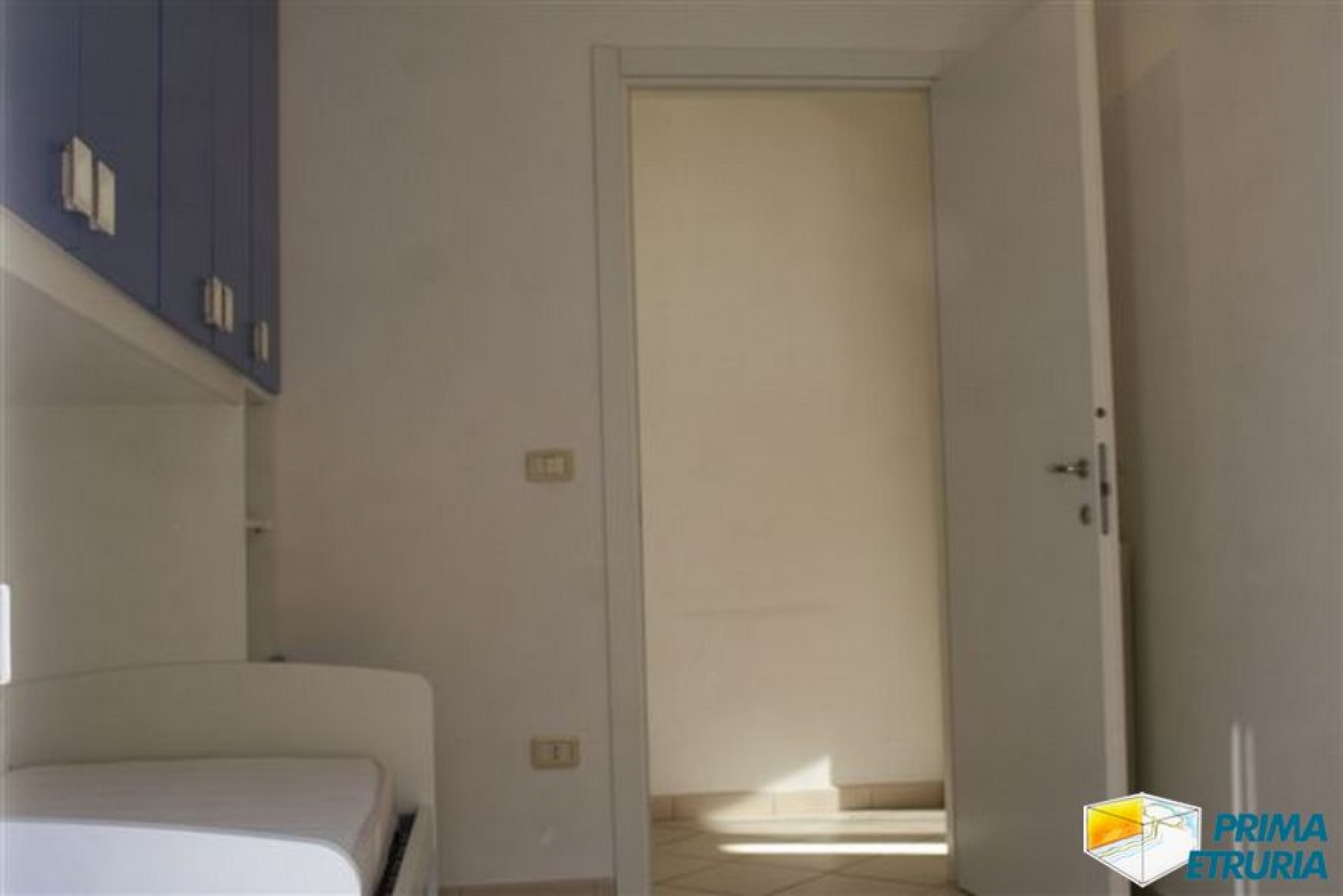 VENDESI TRILOCALE RISTRUTTURATO - ZONA CENTRO -