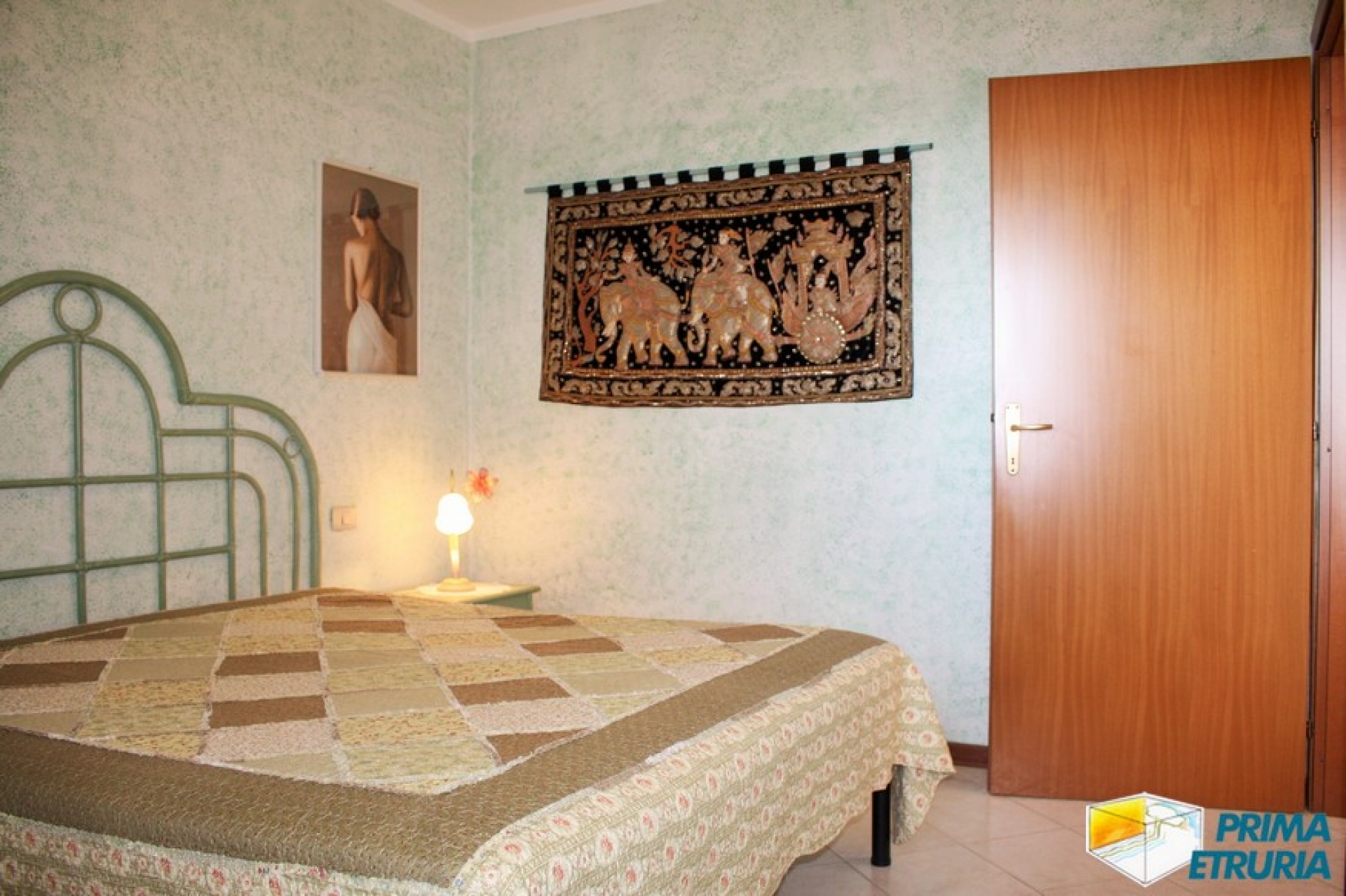 VENDESI BILOCALE FRONTE MARE - ZONA CENTRALE -