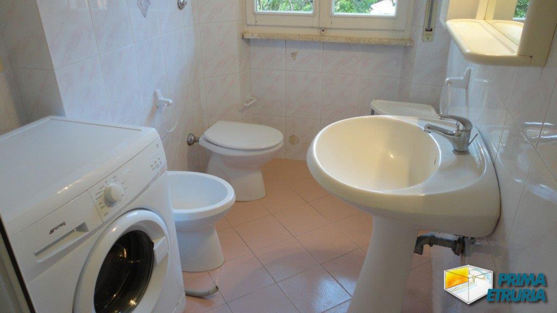 VENDESI VILLETTA CON GIARDINO VIA DEL MUGHETTO 4 - ZONA ROSMARINA -