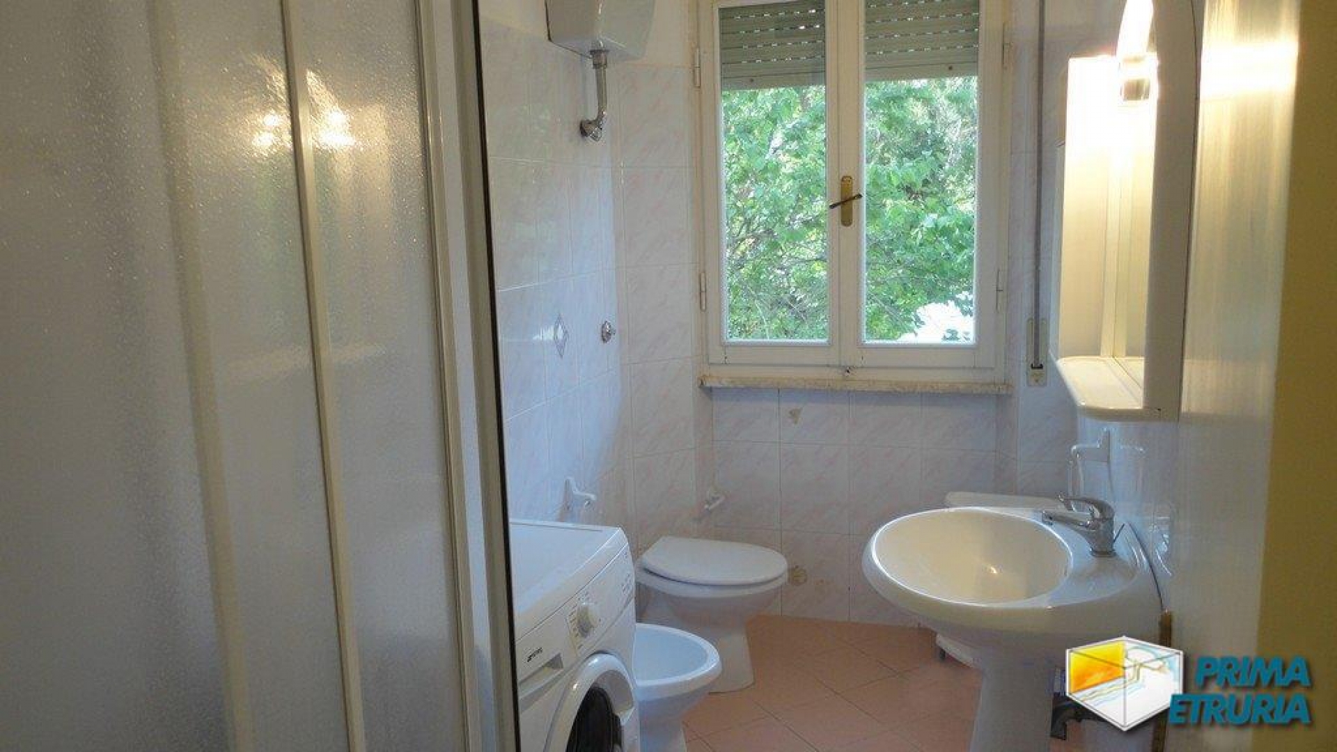 VENDESI VILLETTA CON GIARDINO VIA DEL MUGHETTO 4 - ZONA ROSMARINA -
